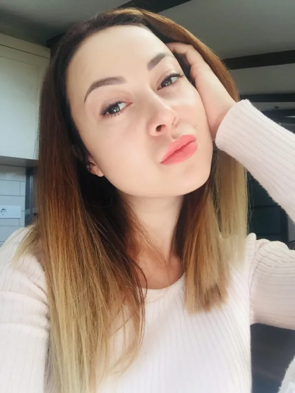 Леона Avatar Bg