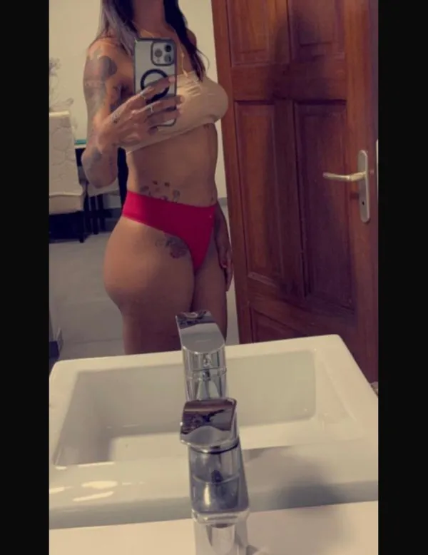 Larissa Avatar Bg