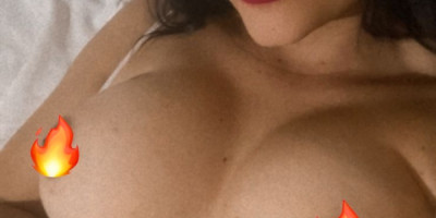 Suria jolie femme brésilienne brune 1er fois en Guyane