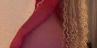 Salut je m'appelle Eloá je suis nouvelle à cayenne. Je suis une blonde très polie affectueuse