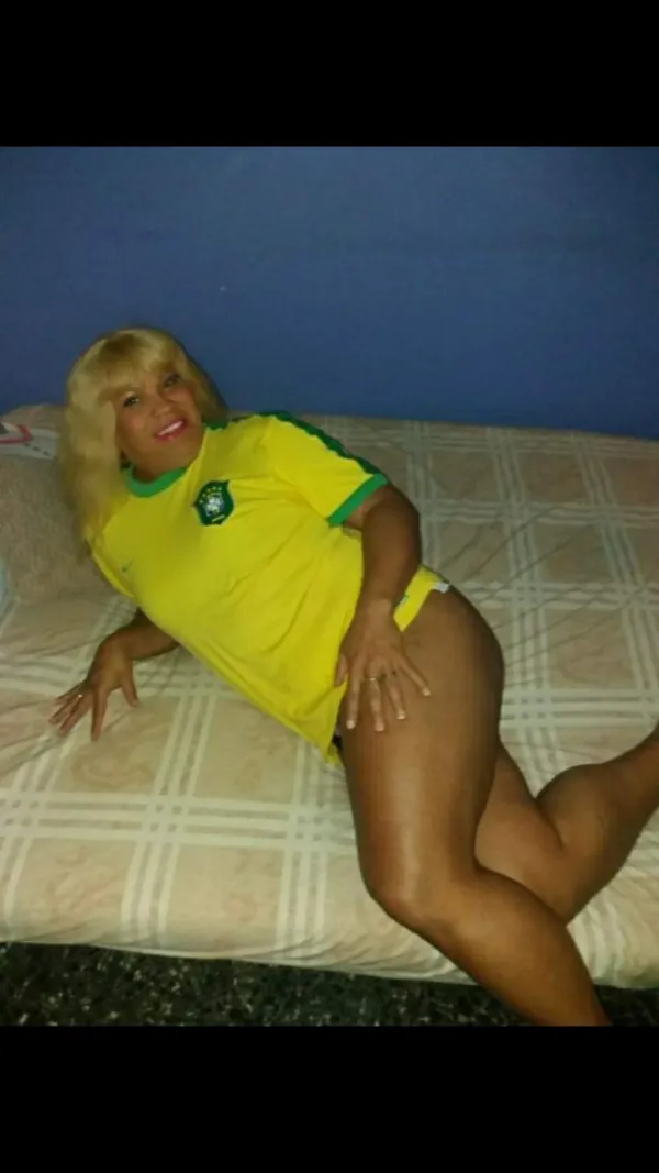 Sabrina Santo Avatar Bg