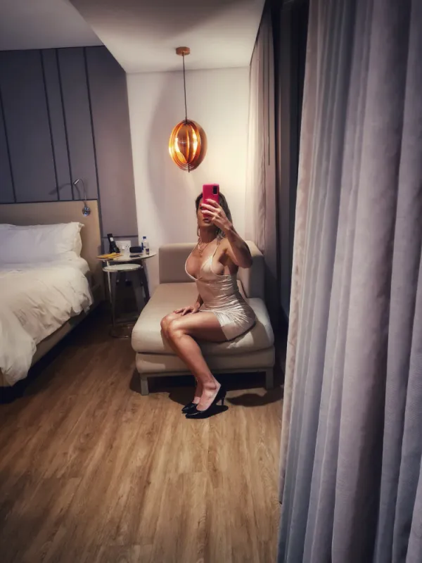 Antonella CR Avatar Bg