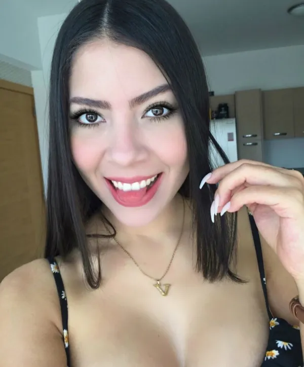 Karen Santos Avatar Bg