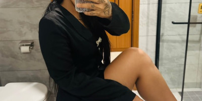 Chica sadica ardiente en la cama súper sexy
