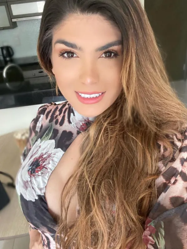Nicole Arantes Avatar Bg