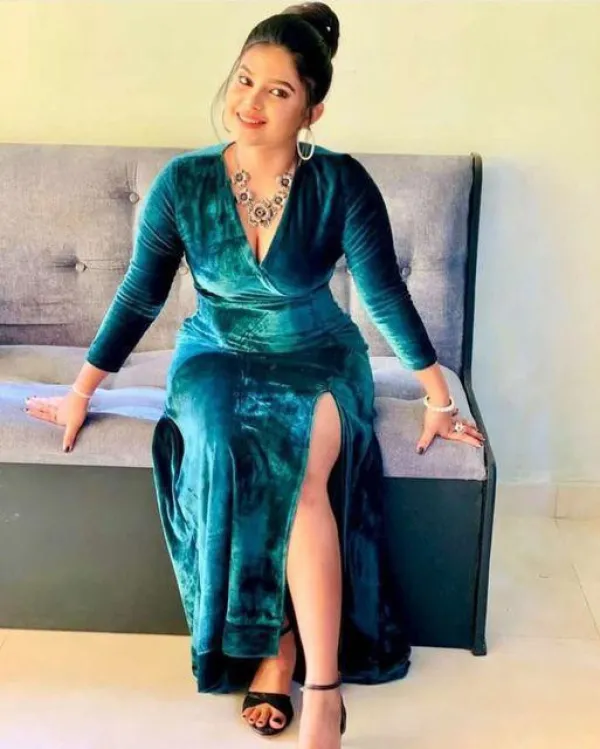 Riya Escorts Avatar Bg
