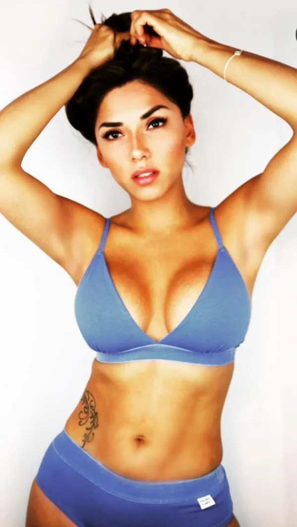Michela Avatar Bg