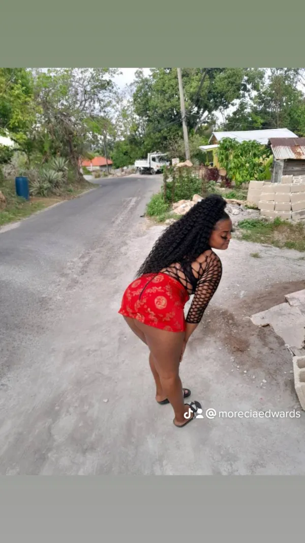 Gud Pussy Gyal Avatar Bg