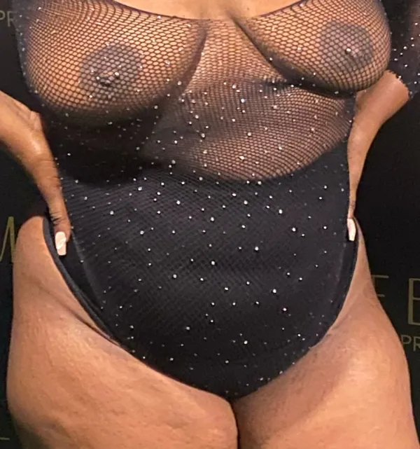 Queen Mia Avatar Bg