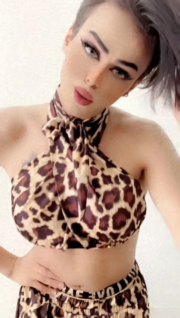 Diva Liza Avatar Bg