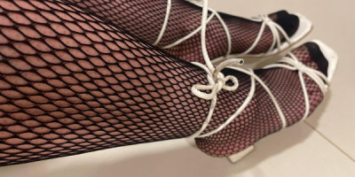 أنا كارول عمري 20انا اكل العب مع الجميع وانا مختصة في المساج البنانية