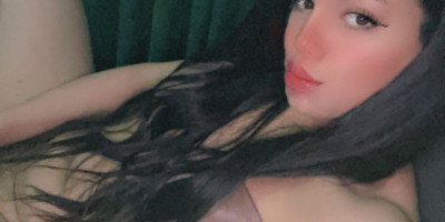 أنا كارول عمري 20انا اكل العب مع الجميع وانا مختصة في المساج البنانية