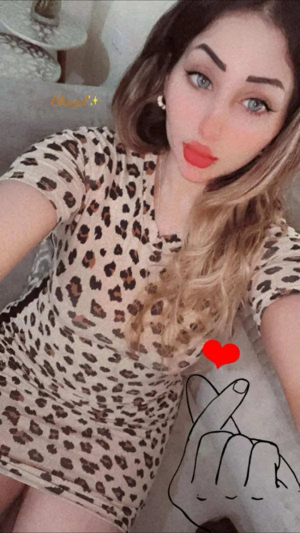 Saly Avatar Bg