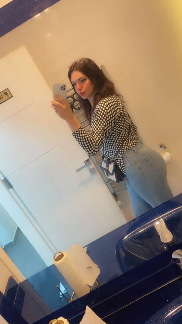 كارول جي Avatar Bg