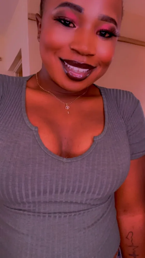 Sexy April Avatar Bg