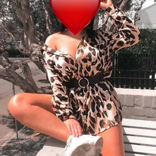 Masseuse Aya Avatar Bg
