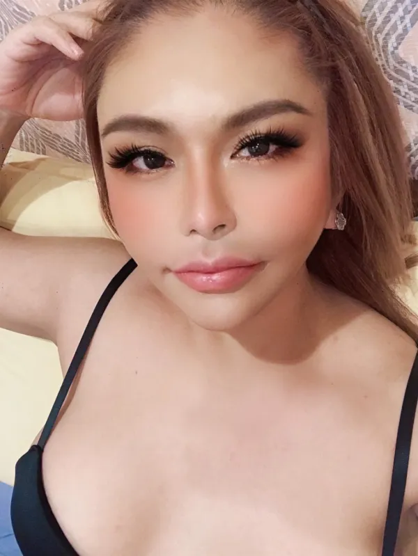 Asianhottie Serafina Avatar Bg