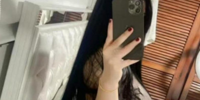 Belle fille âgée de 23 ans Élégante escorte vip