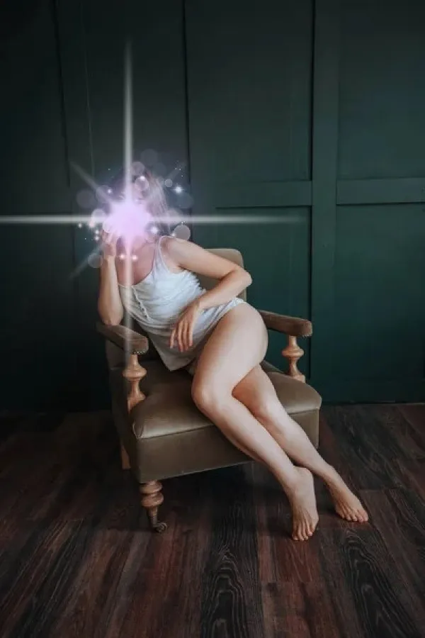 Laurarak Avatar Bg