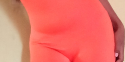 Jolie fille taille moyenne de couleur Claire