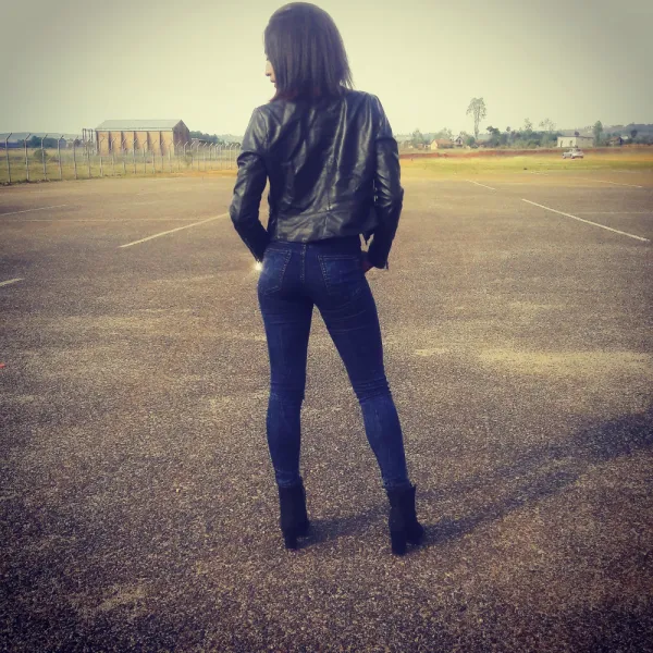 Lady Divina Avatar Bg
