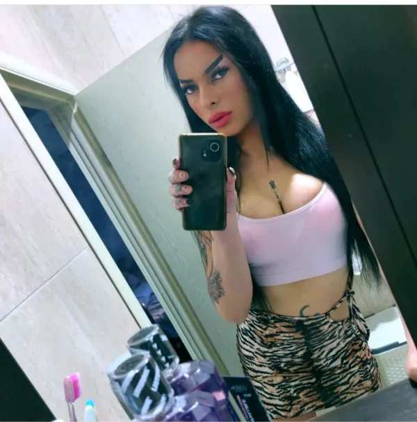 Valeria Avatar Bg