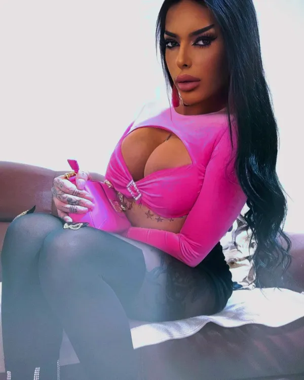 Valeria Avatar Bg