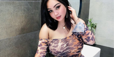 Hello my name is Arrisah. I am a very beautiful white girl big natural boobs