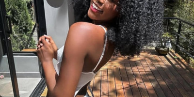 Catchy attention grabbing enjoying with well shaped beautiful African babes