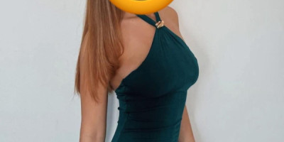 Moi c'est Cathie et je suis mince et élégante à votre goût.