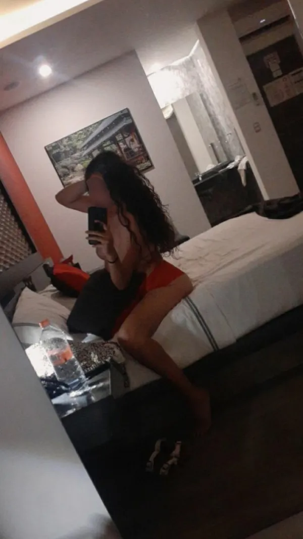 Layssa Avatar Bg