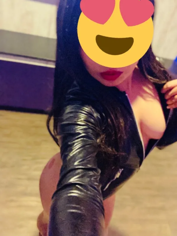 Fernanda Avatar Bg