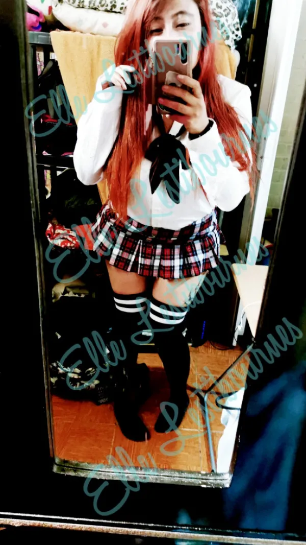 Elle Lestibournes Avatar Bg