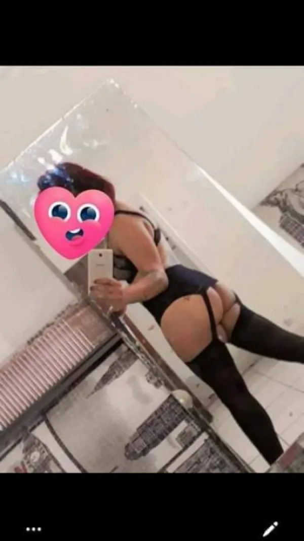Melanie Quiroz Avatar Bg