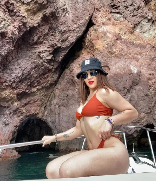 Alexa Colombiana Avatar Bg