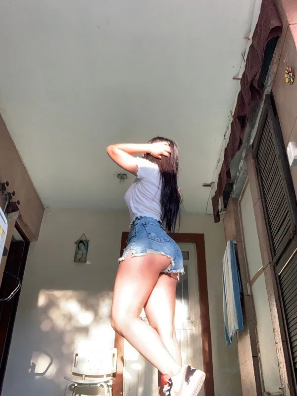 ISABELLA Avatar Bg