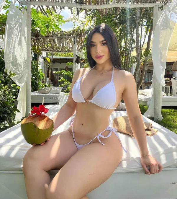 KELLY TORRES Avatar Bg