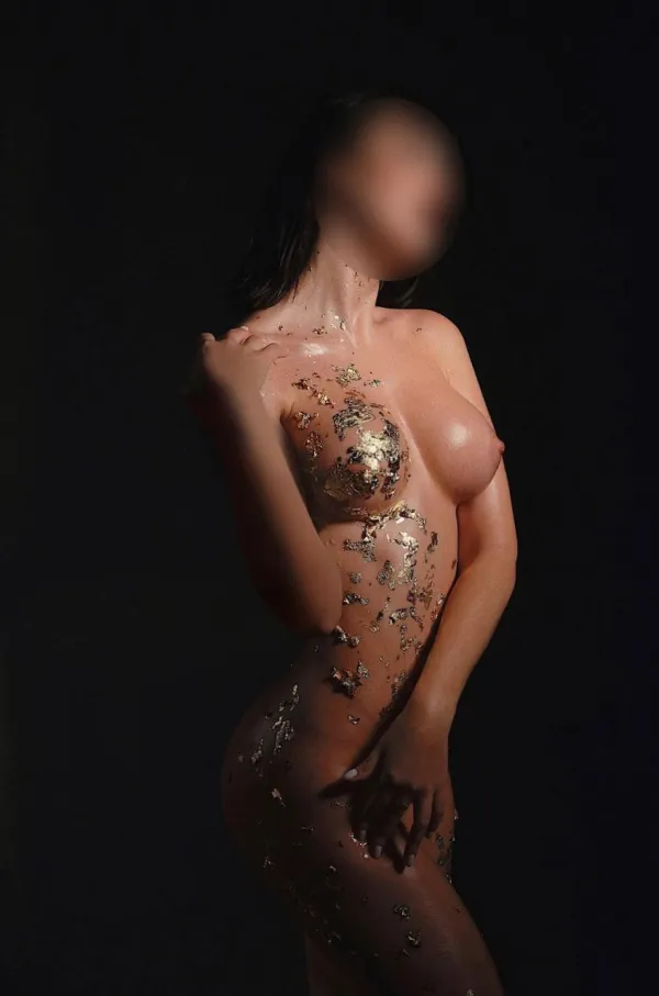 ISABELLA Avatar Bg