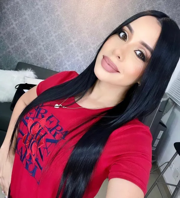 KELLY TORRES Avatar Bg
