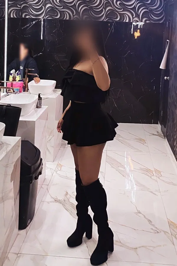 ISABELLA Avatar Bg