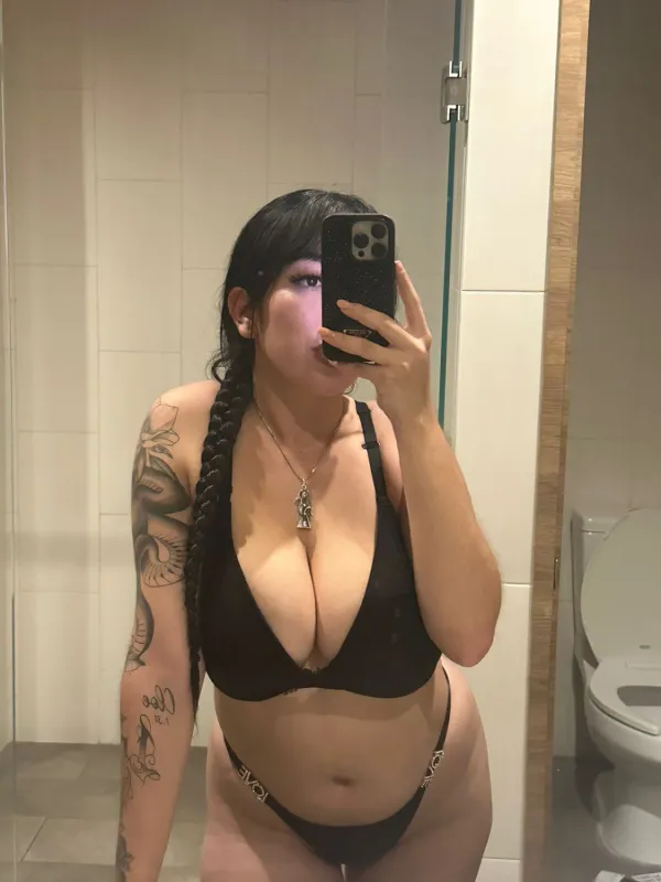 Hot Girl 69 Avatar Bg