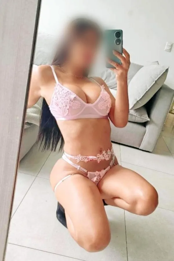ISABELLA Avatar Bg