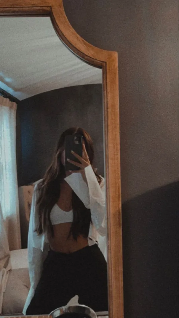 Adela Avatar Bg