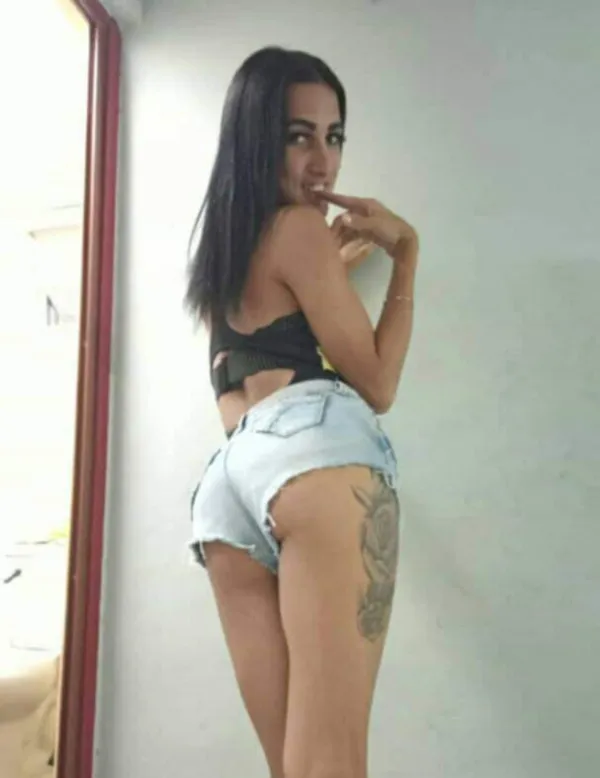 Paola Avatar Bg