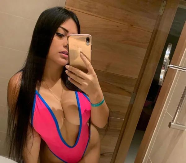 Sofia Calderon Avatar Bg