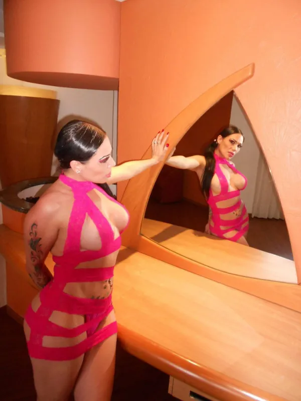 Vanessa Avatar Bg