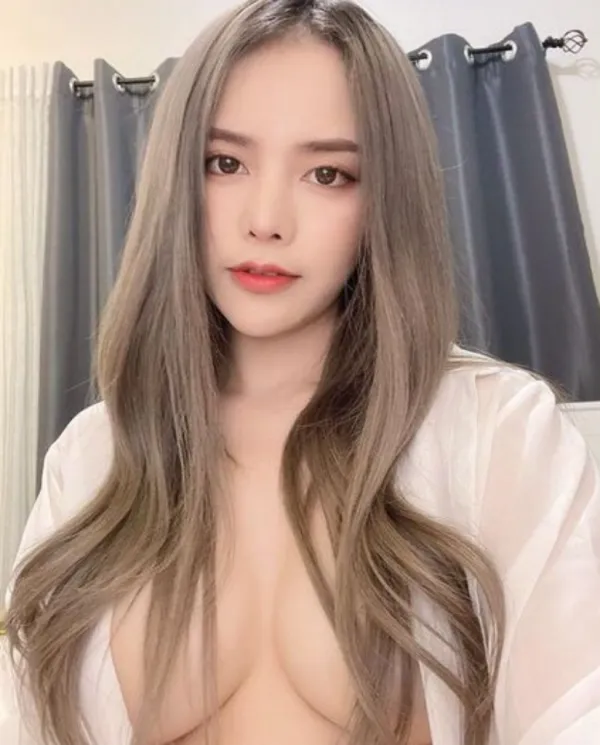 KL City Girl Avatar Bg