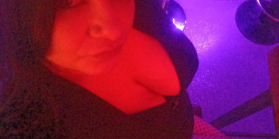 Sexy brunette for a dream night with one of the hard-to-find women