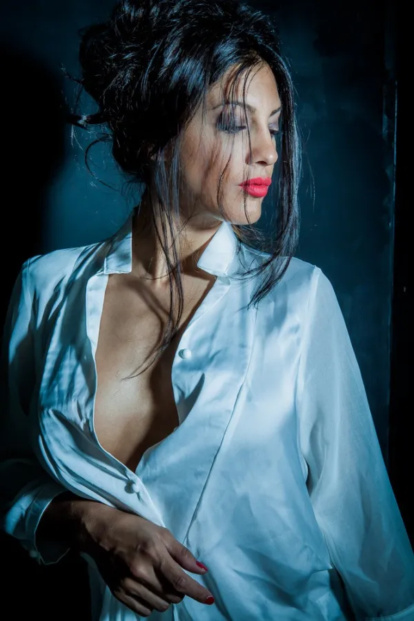 Lorena Avatar Bg