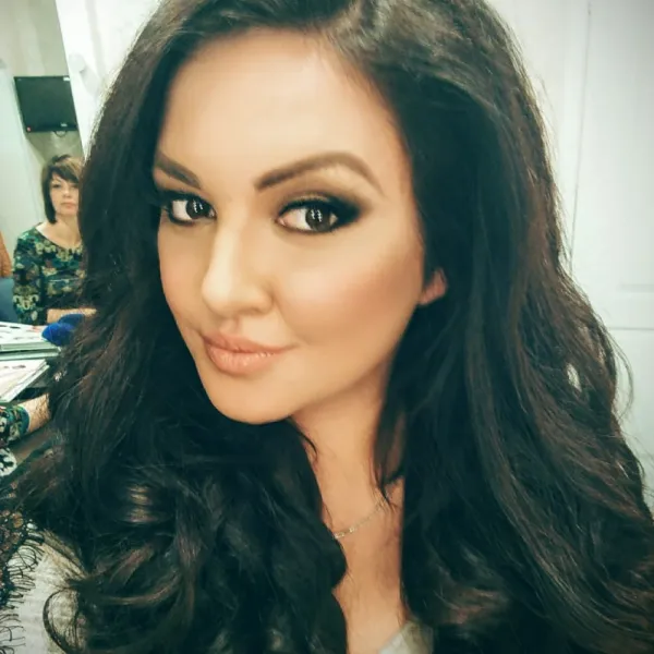 Naina Avatar Bg